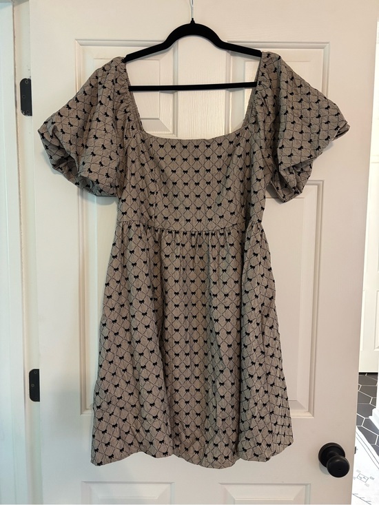 She + Sky Dresses & Skirts - She + Sky Beige and Black Patterned Mini Dress